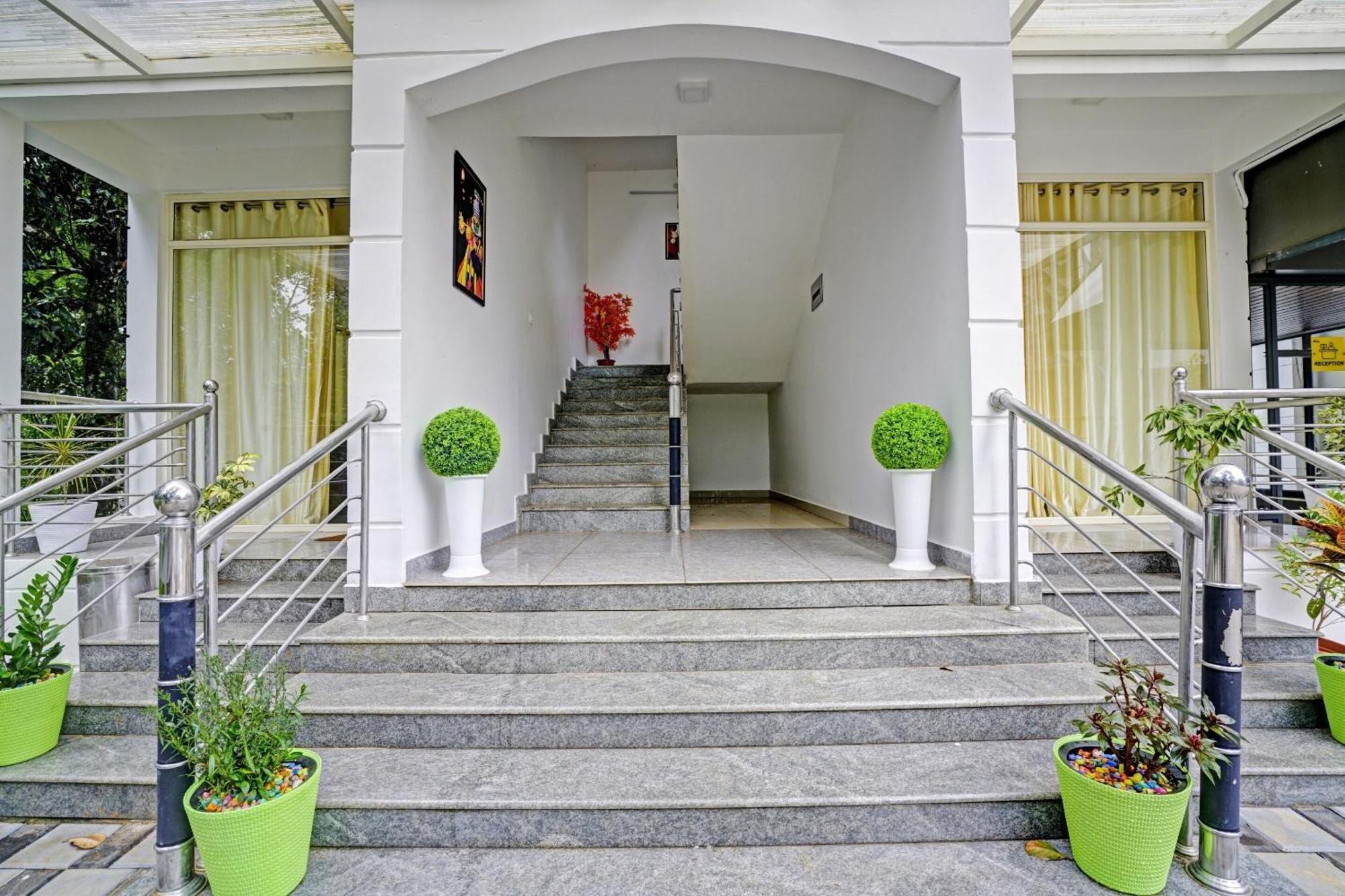 Hotel Oyo Flagship 81260 Star Lights Munnar Exterior foto